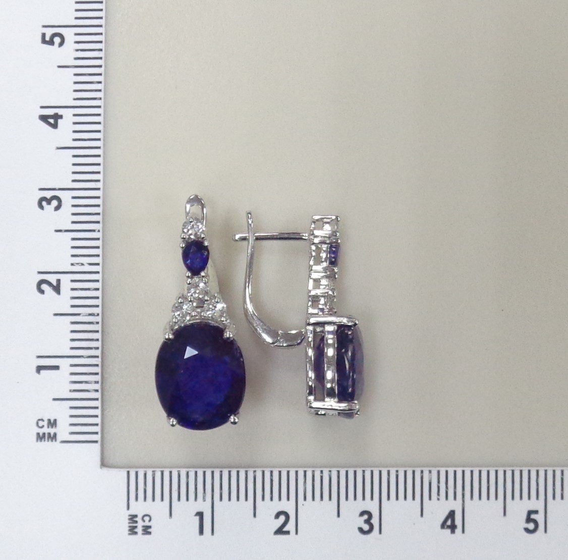 Серебряные серьги с сапфирами